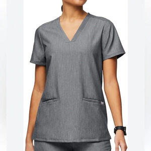 FIGS Casma Three-Pocket Scrub Top for Women – Graphite